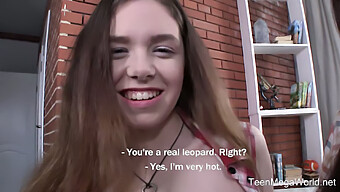 Teen Trekant Forkæler Sig Med Anal Leg I Hd-Video