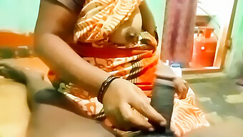 Hindi Aunty In A Close-Up Sex Video